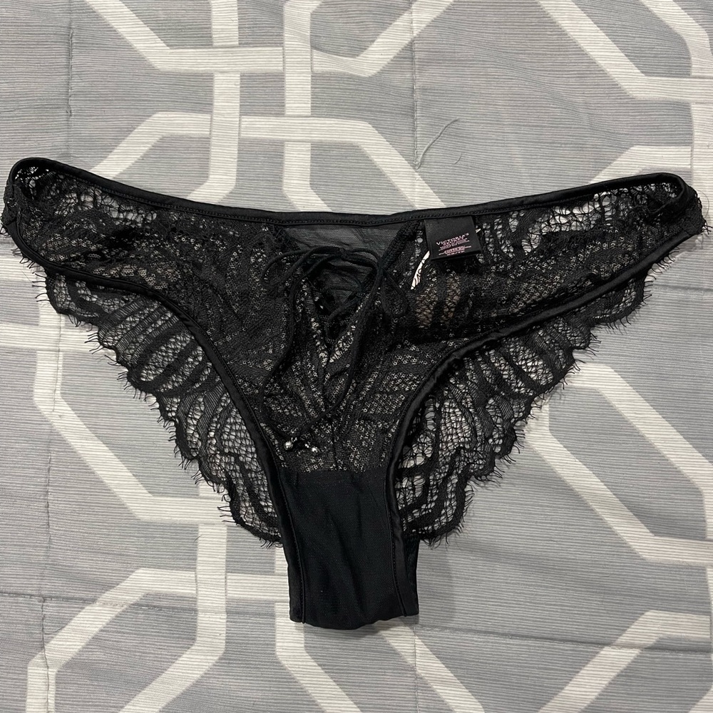 VS undiesβ